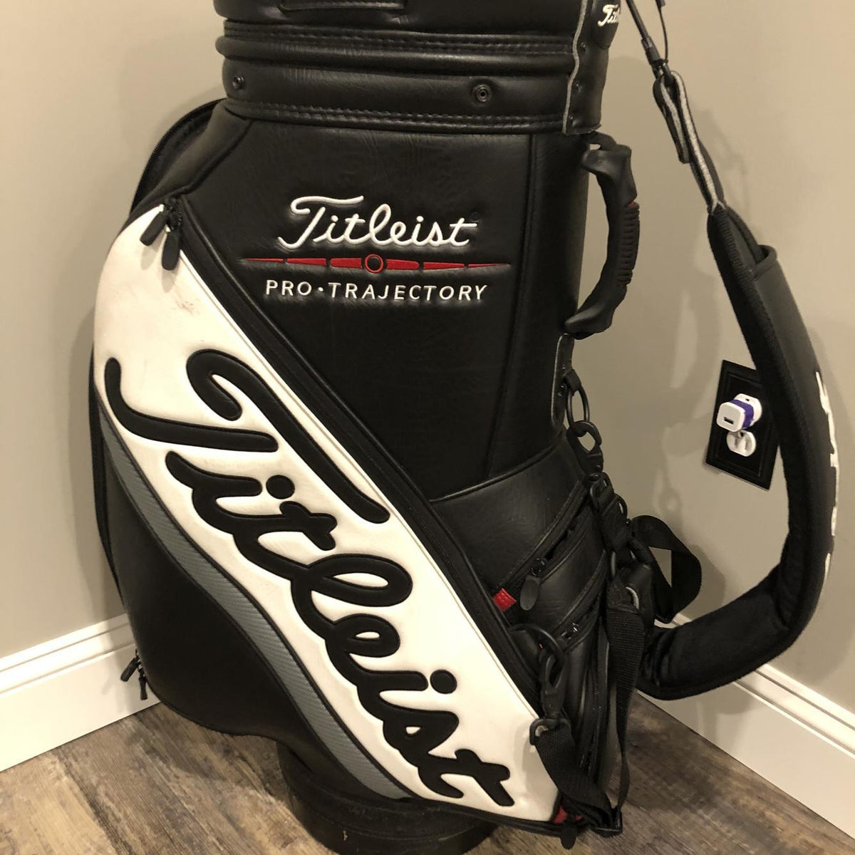Black Men's Titleist Tour Staff Bag
