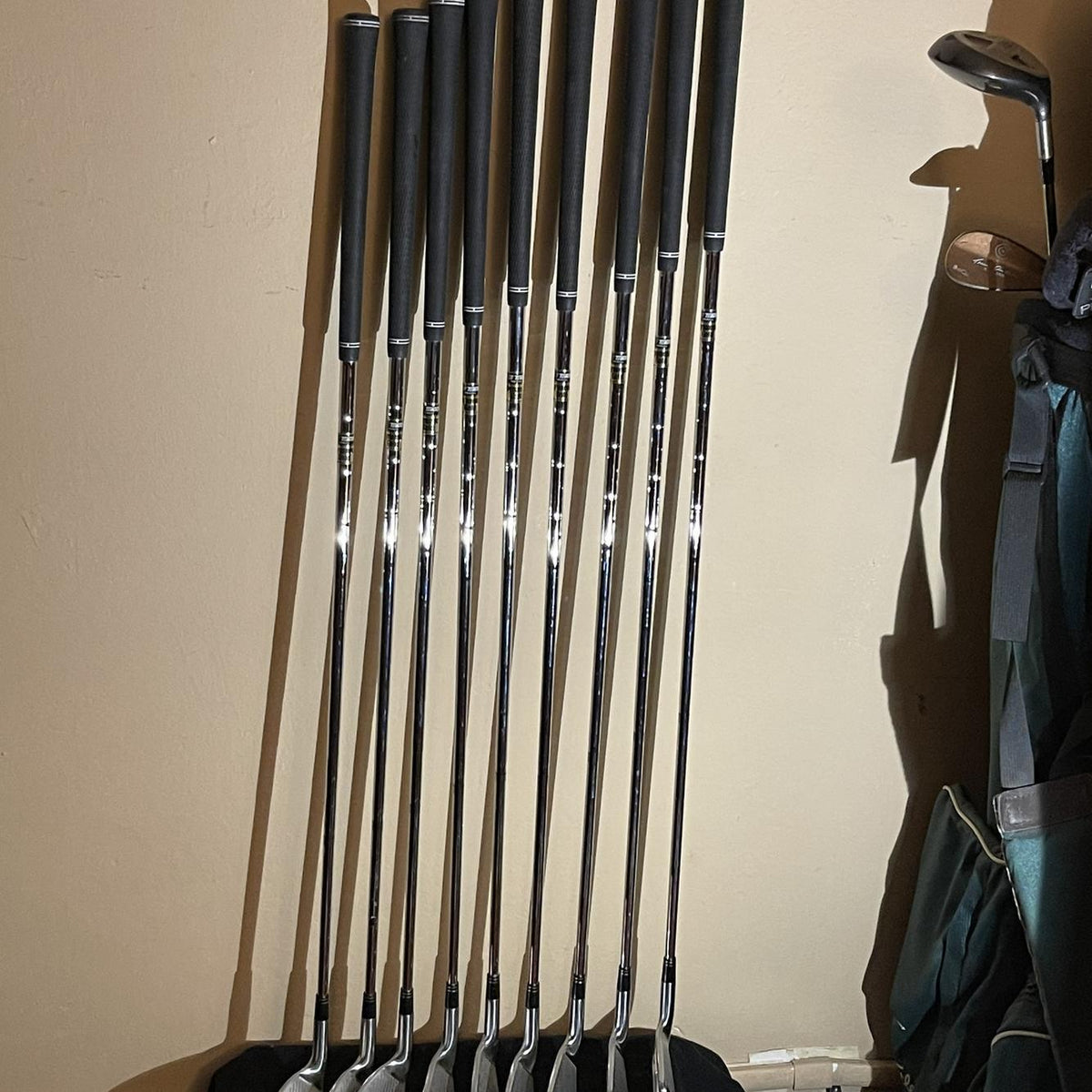 Men's Right Handed R7 Stiff Flex Steel Shaft Iron Set