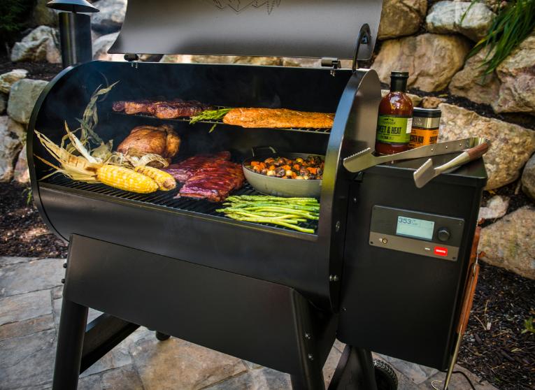 Pro 780 Wood Pellet Grill – Black