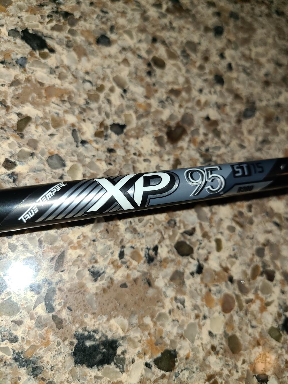 Used Men's Callaway Right Handed Apex CF16 BLACK Iron Set Regular Flex Steel Shaft