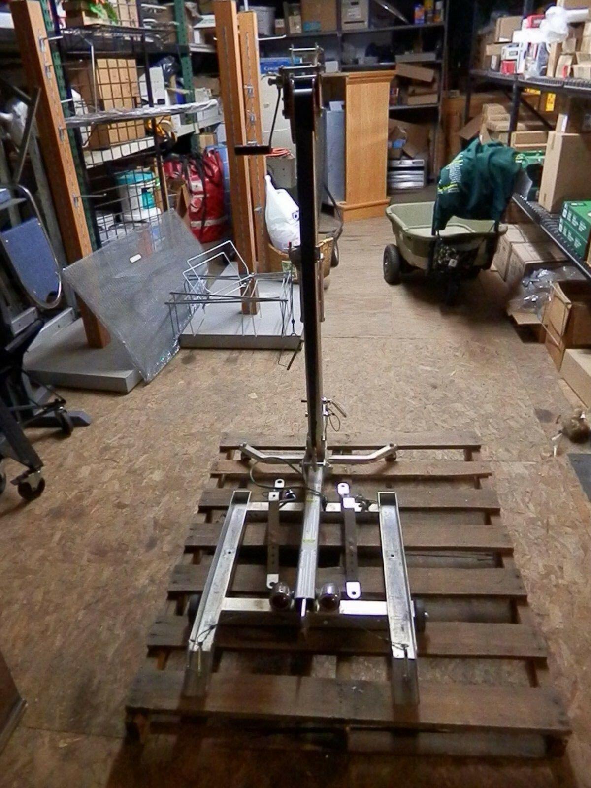 Tailgater (RV/Truck hitch WITHOUT Egg)