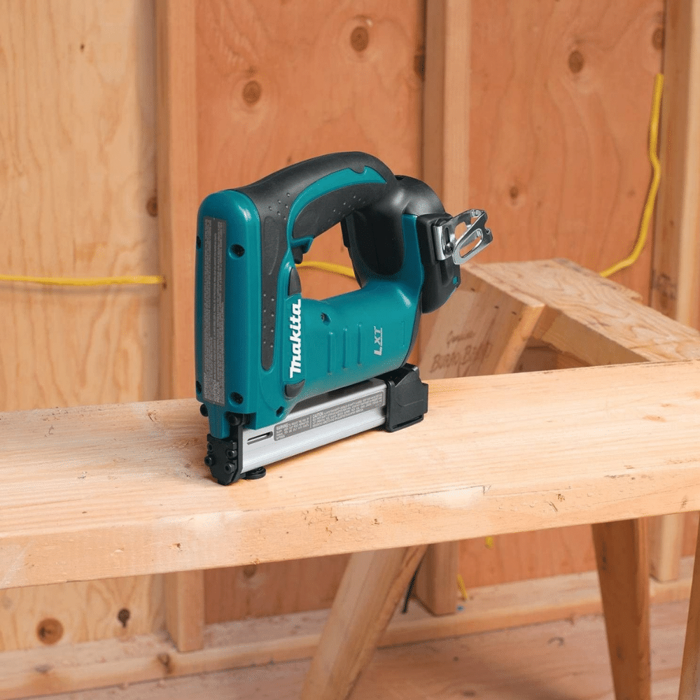 Makita XTS01Z 18V LXT Crown Stapler, Bare Tool