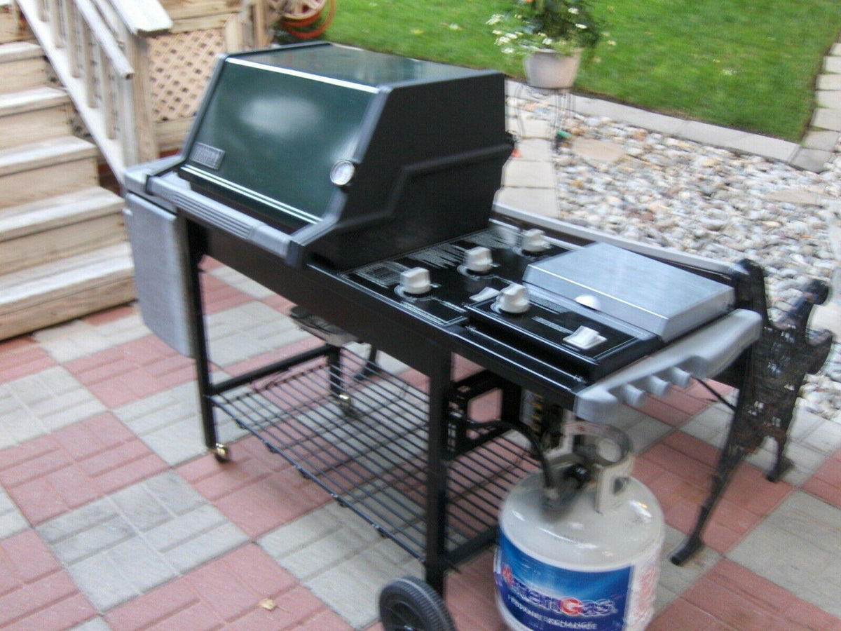 WEBER GAS GRILL GENESIS SILVER C WITH SIDE BURNER AND PROPANE TANK AND COVER
