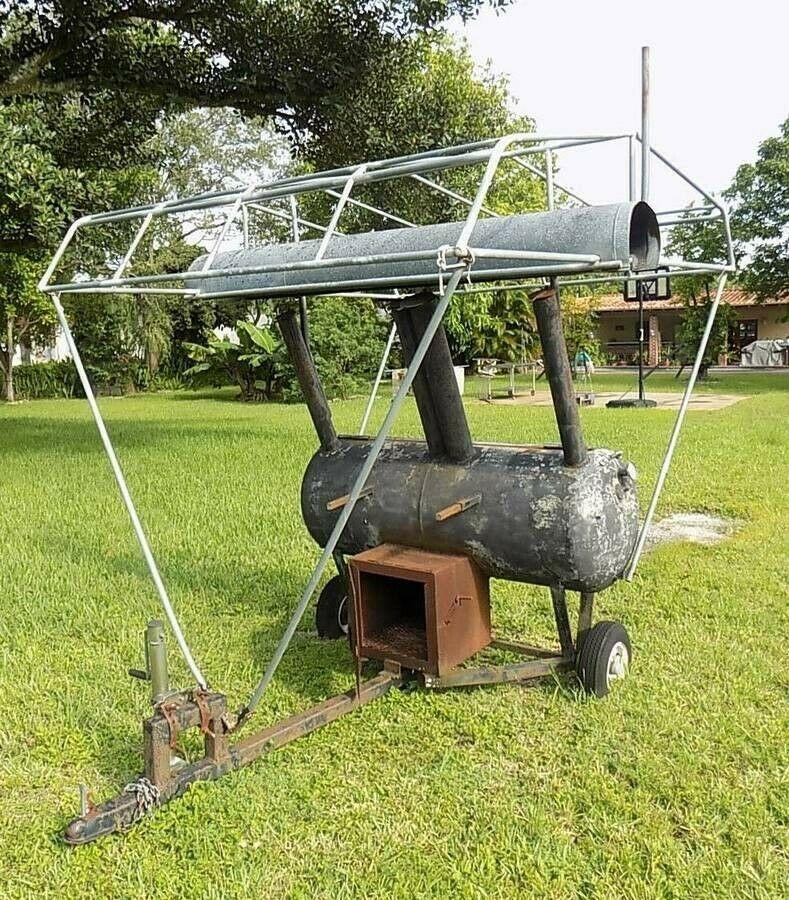 Wood or Charcoal Barbecue/Smoker