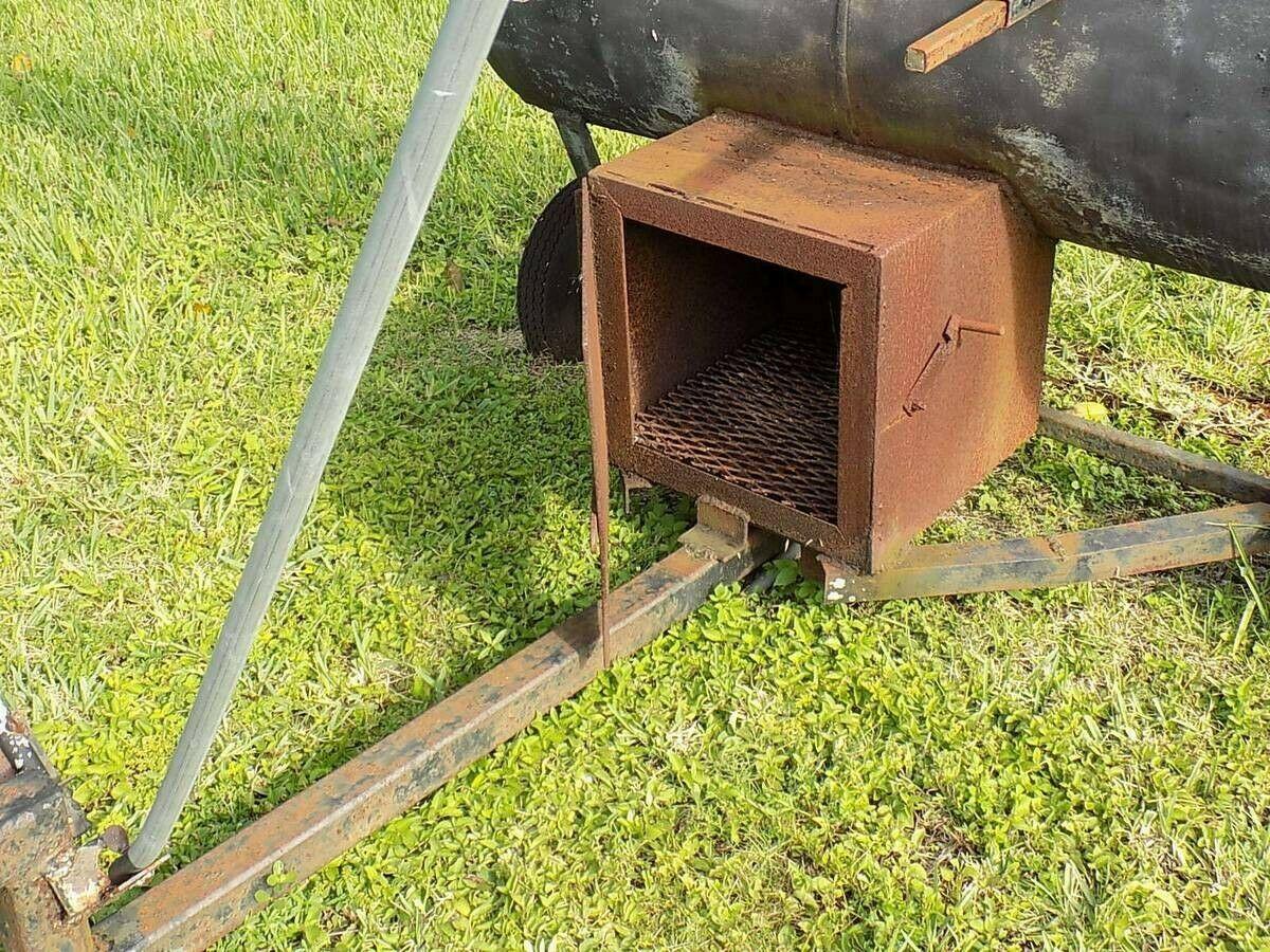 Wood or Charcoal Barbecue/Smoker