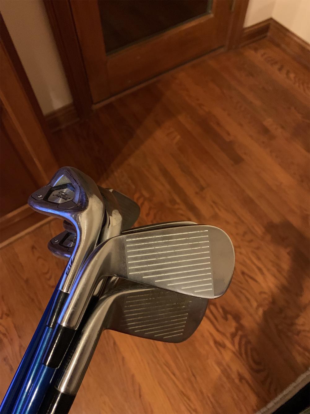 Men's Right Handed 718 AP3 Regular Flex Graphite Shaft Iron Set