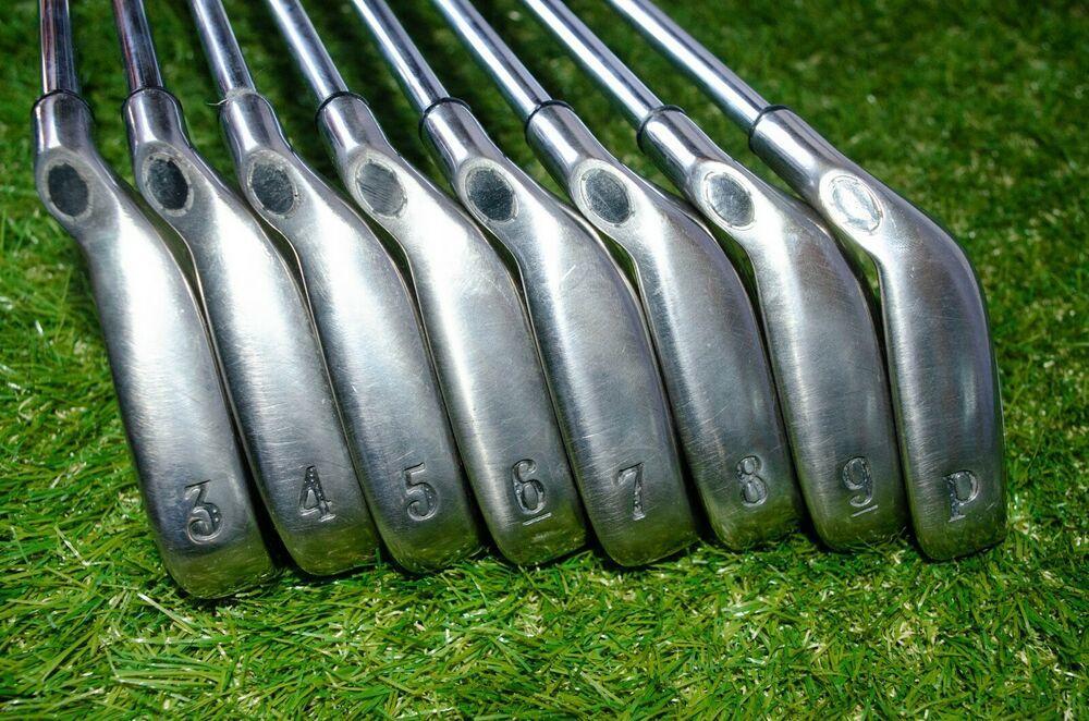 Callaway 	Hawk Eye 	3-Pw Iron Set 	Right Handed 	37"	Steel 	Stiff	New Grip