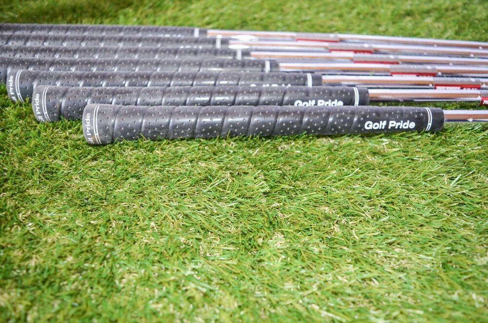 Wilson Staff	D 200	Iron Set	Right Handed	38"	Steel	Stiff	New Grip
