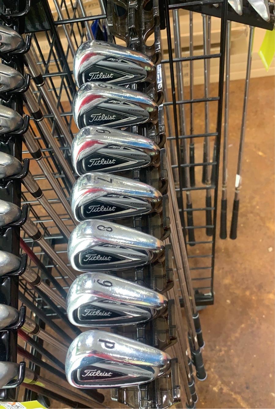 Titleist Used Right Handed Men's Stiff Flex Iron Set