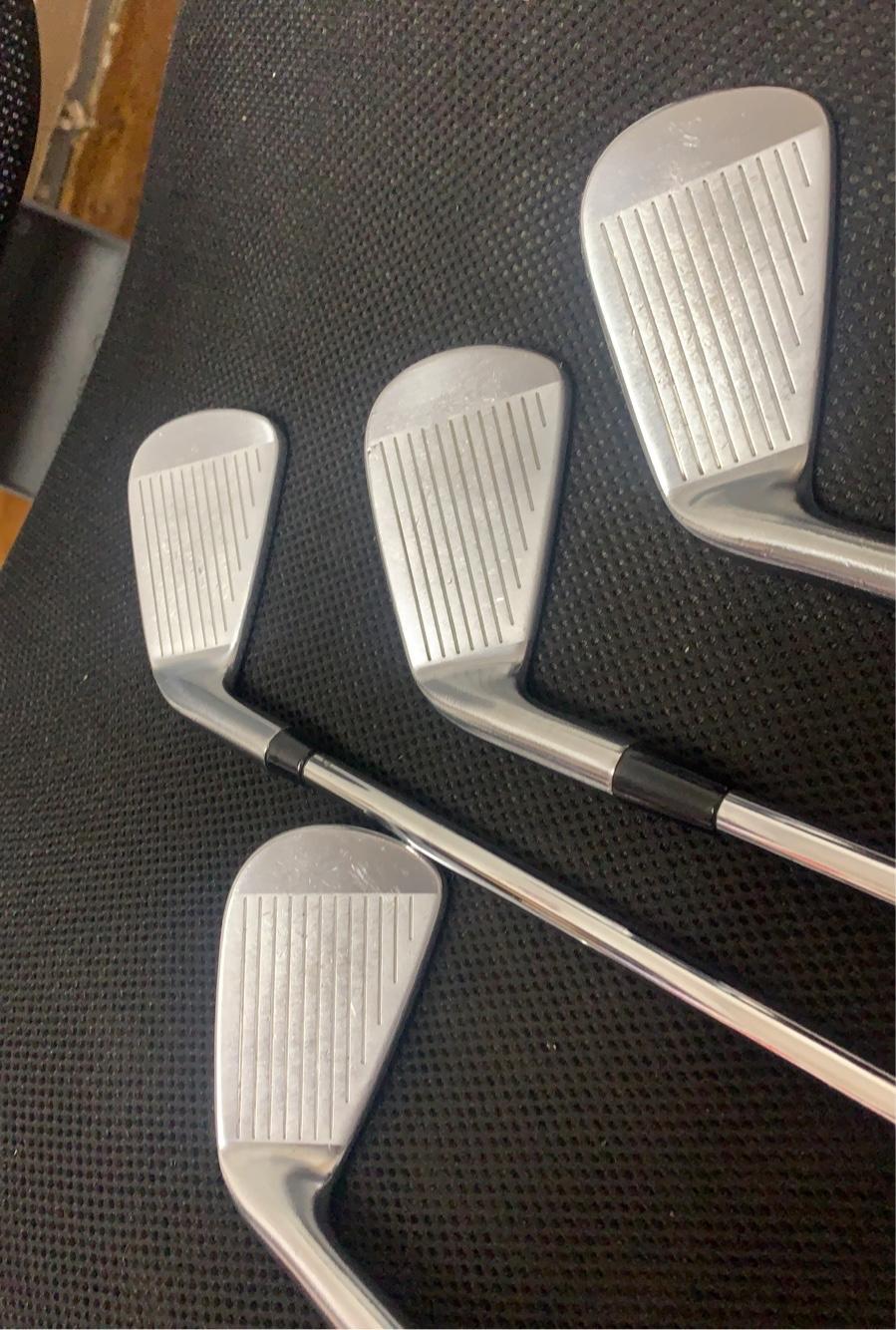 Titleist Used Right Handed Men's Stiff Flex Iron Set