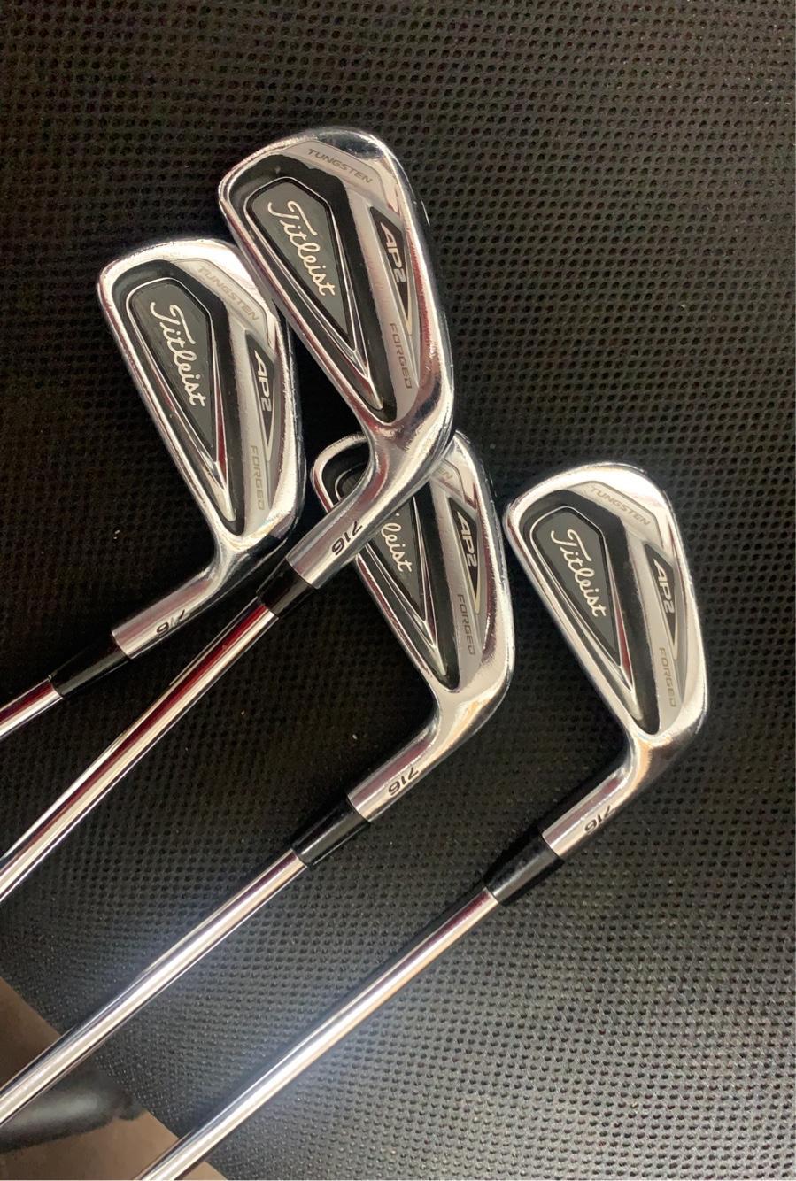 Titleist Used Right Handed Men's Stiff Flex Iron Set