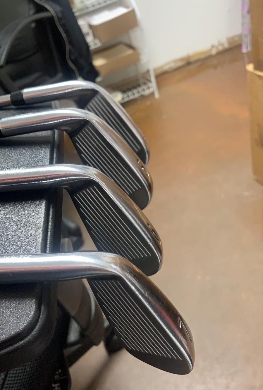 Titleist Used Right Handed Men's Stiff Flex Iron Set