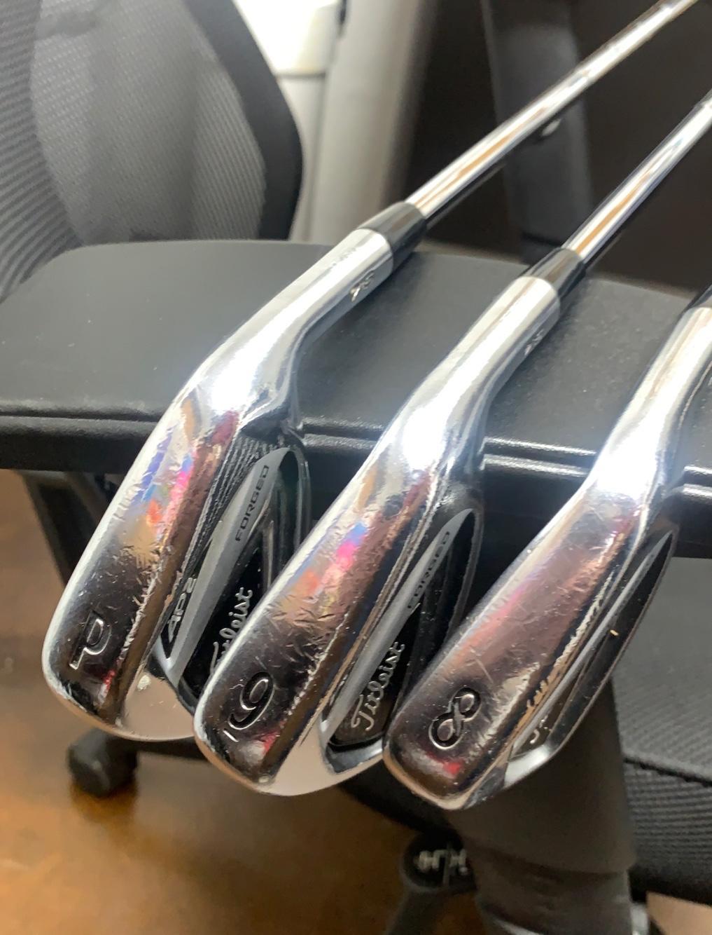 Titleist Used Right Handed Men's Stiff Flex Iron Set