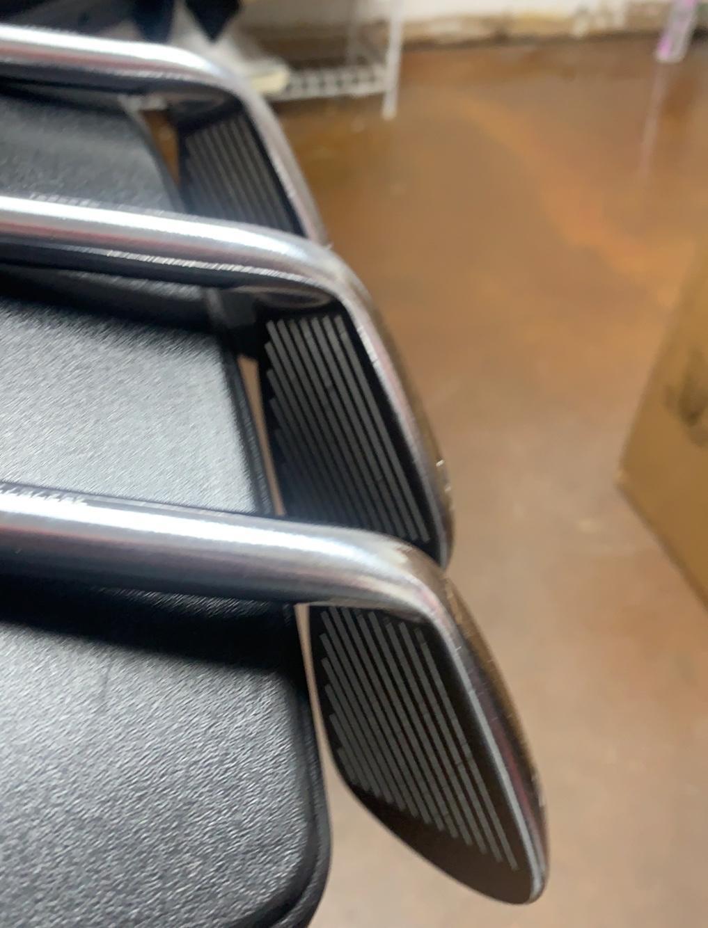 Titleist Used Right Handed Men's Stiff Flex Iron Set