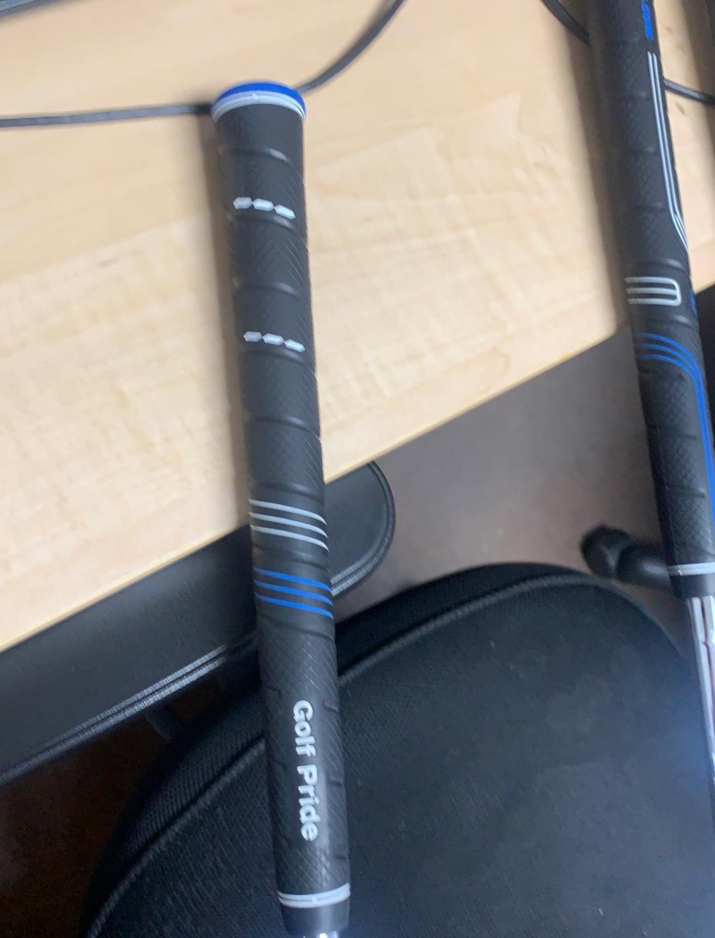 Titleist Used Right Handed Men's Stiff Flex Iron Set
