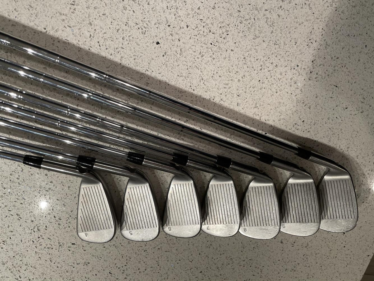 Men's Ping i series Right Handed Iron Set Stiff Flex Steel Shaft wolf grey Golf Pride grips- used