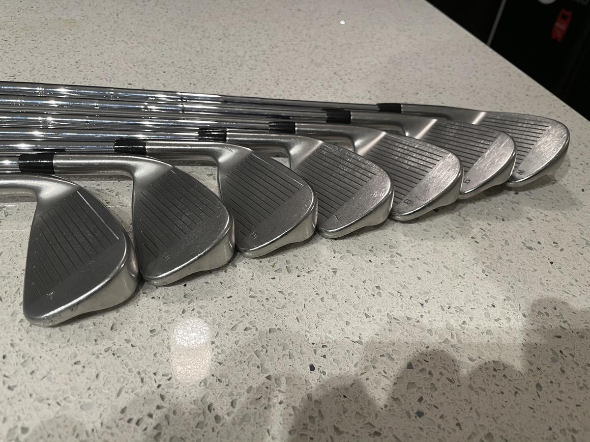 Men's Ping i series Right Handed Iron Set Stiff Flex Steel Shaft wolf grey Golf Pride grips- used