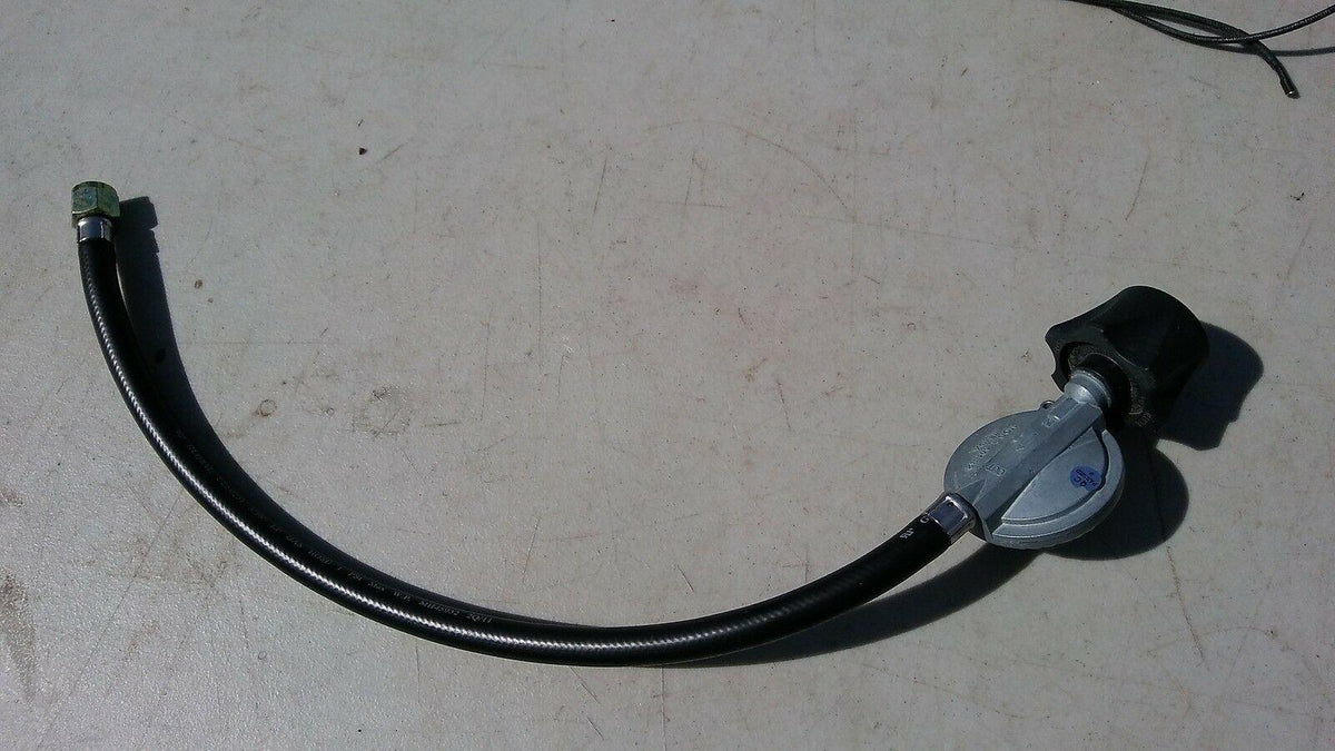 7MM54 PROPANE REGULATOR FROM BBQ, VERY GOOD CONDITION