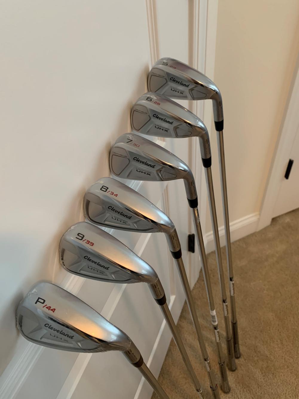 New Men's Cleveland Launcher UHX 5-PW Iron Set Right Regular Flex DST 98 Steel