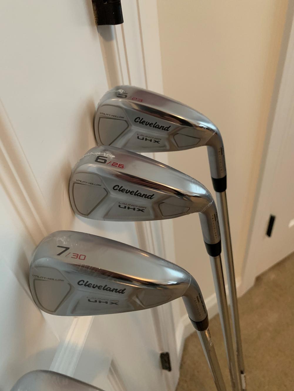 New Men's Cleveland Launcher UHX 5-PW Iron Set Right Regular Flex DST 98 Steel