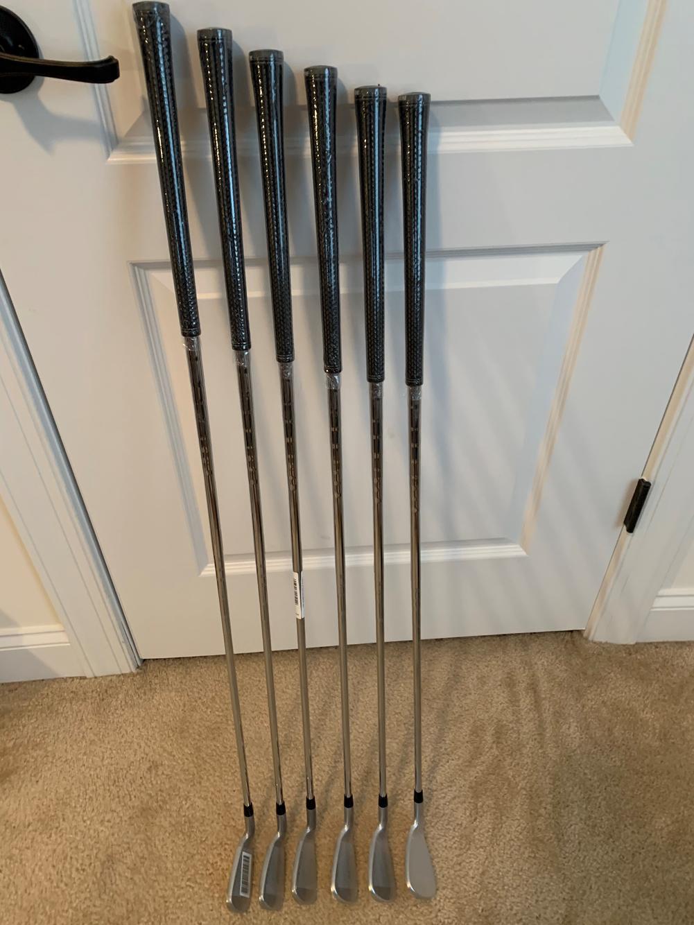 New Men's Cleveland Launcher UHX 5-PW Iron Set Right Regular Flex DST 98 Steel