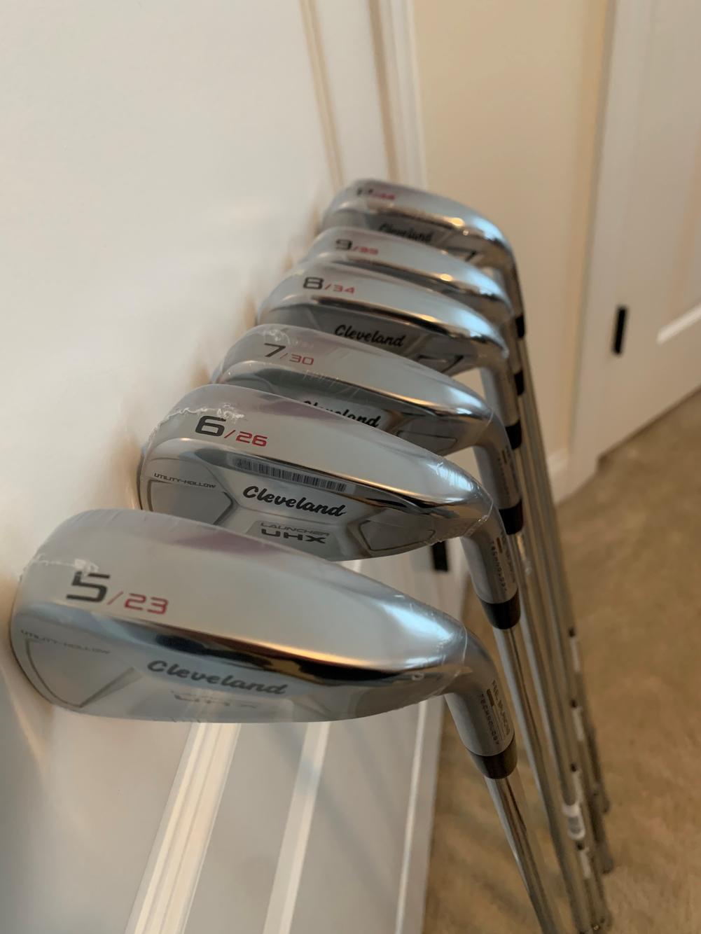 New Men's Cleveland Launcher UHX 5-PW Iron Set Right Regular Flex DST 98 Steel