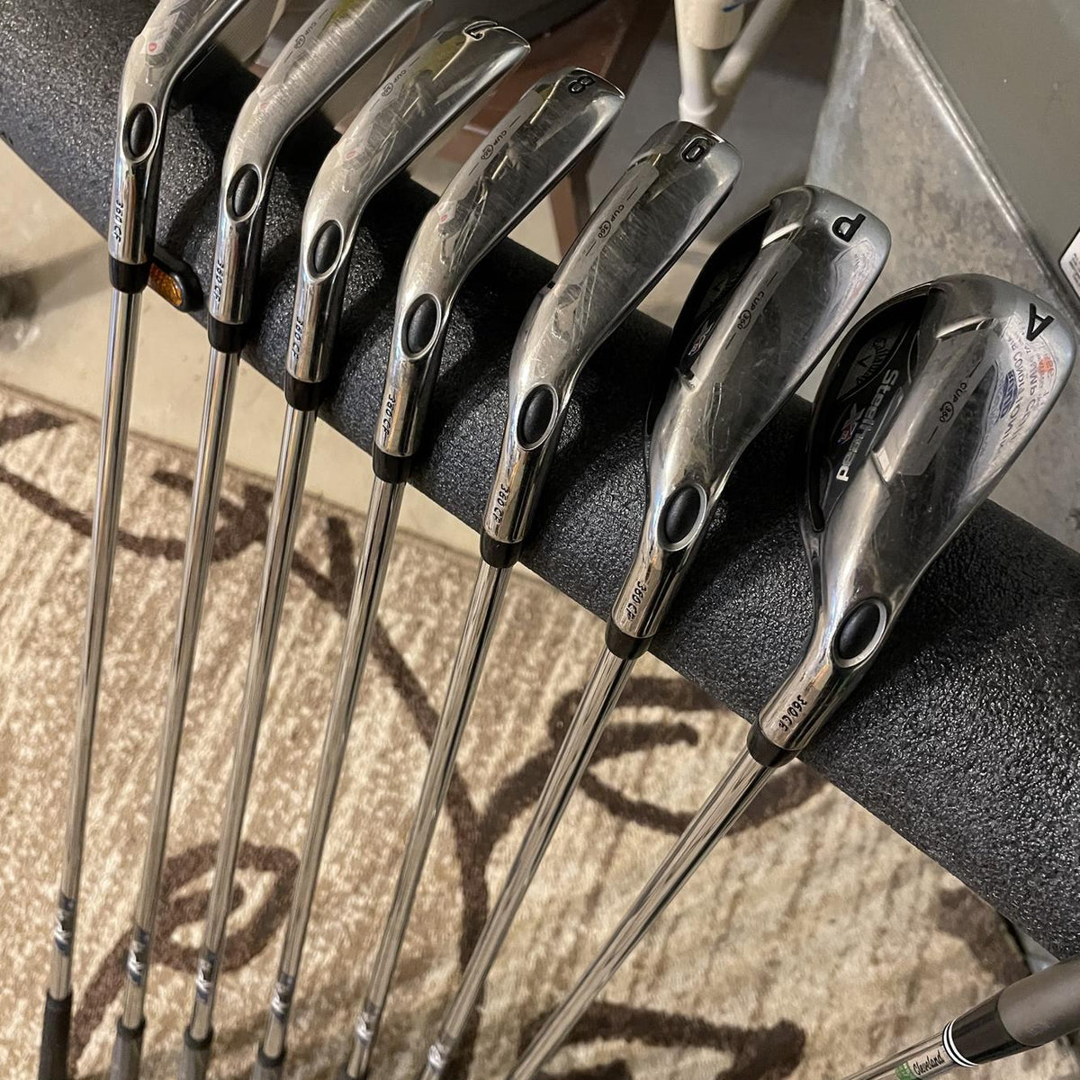 Men's RH Steelhead XR Reg Flex Steel Shaft Iron Set With Cleveland Wedge
