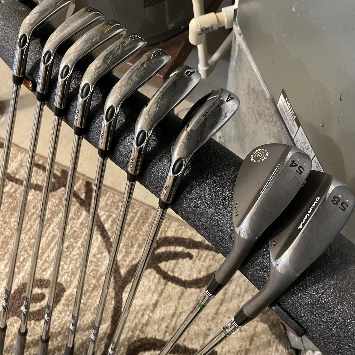 Men's RH Steelhead XR Reg Flex Steel Shaft Iron Set With Cleveland Wedge