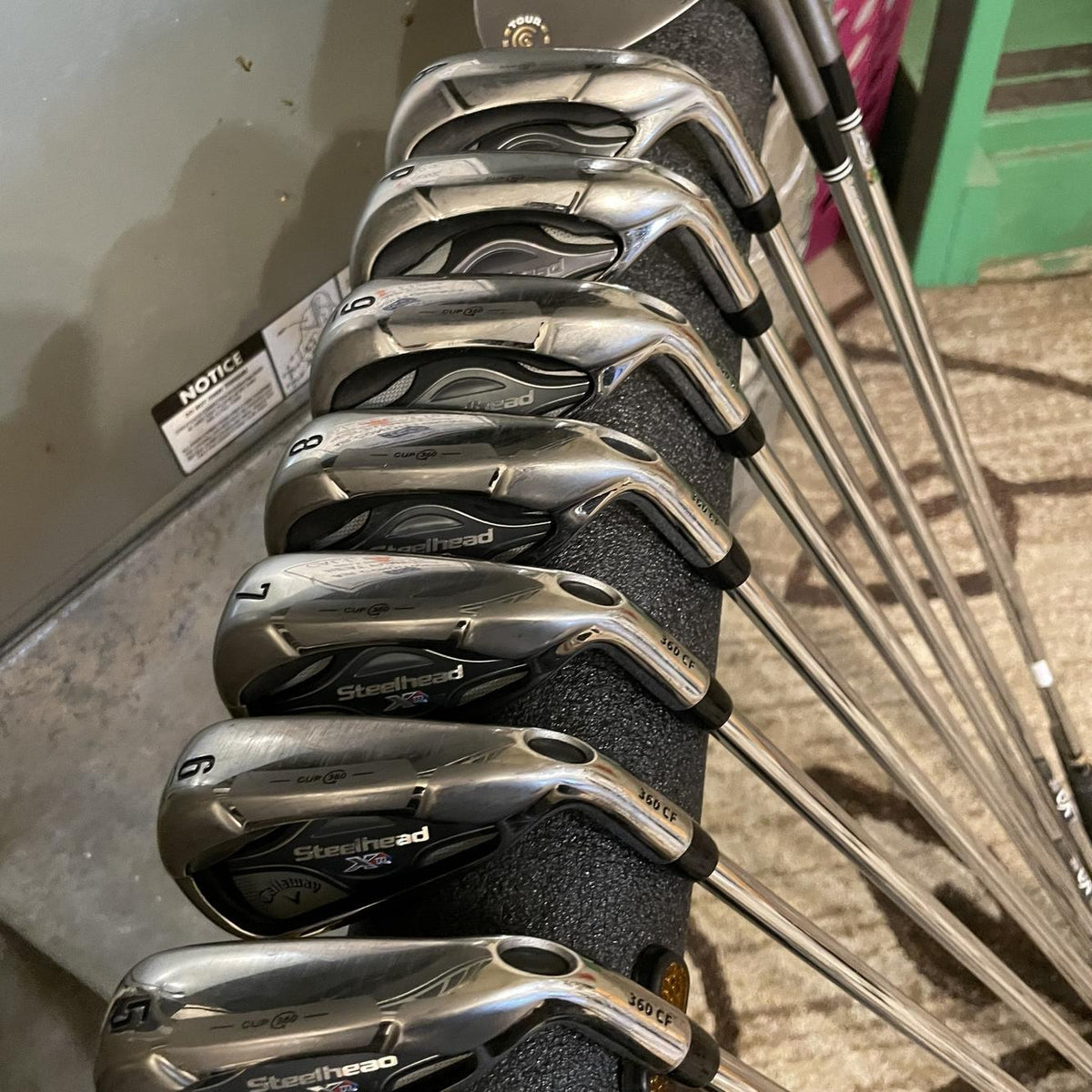 Men's RH Steelhead XR Reg Flex Steel Shaft Iron Set With Cleveland Wedge