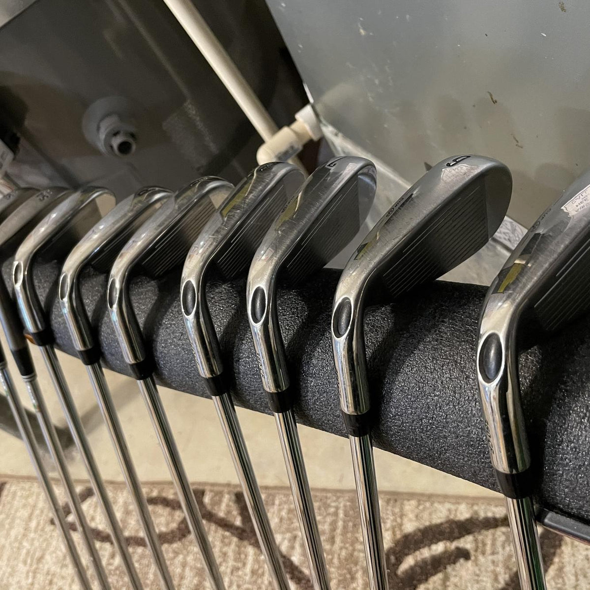 Men's RH Steelhead XR Reg Flex Steel Shaft Iron Set With Cleveland Wedge