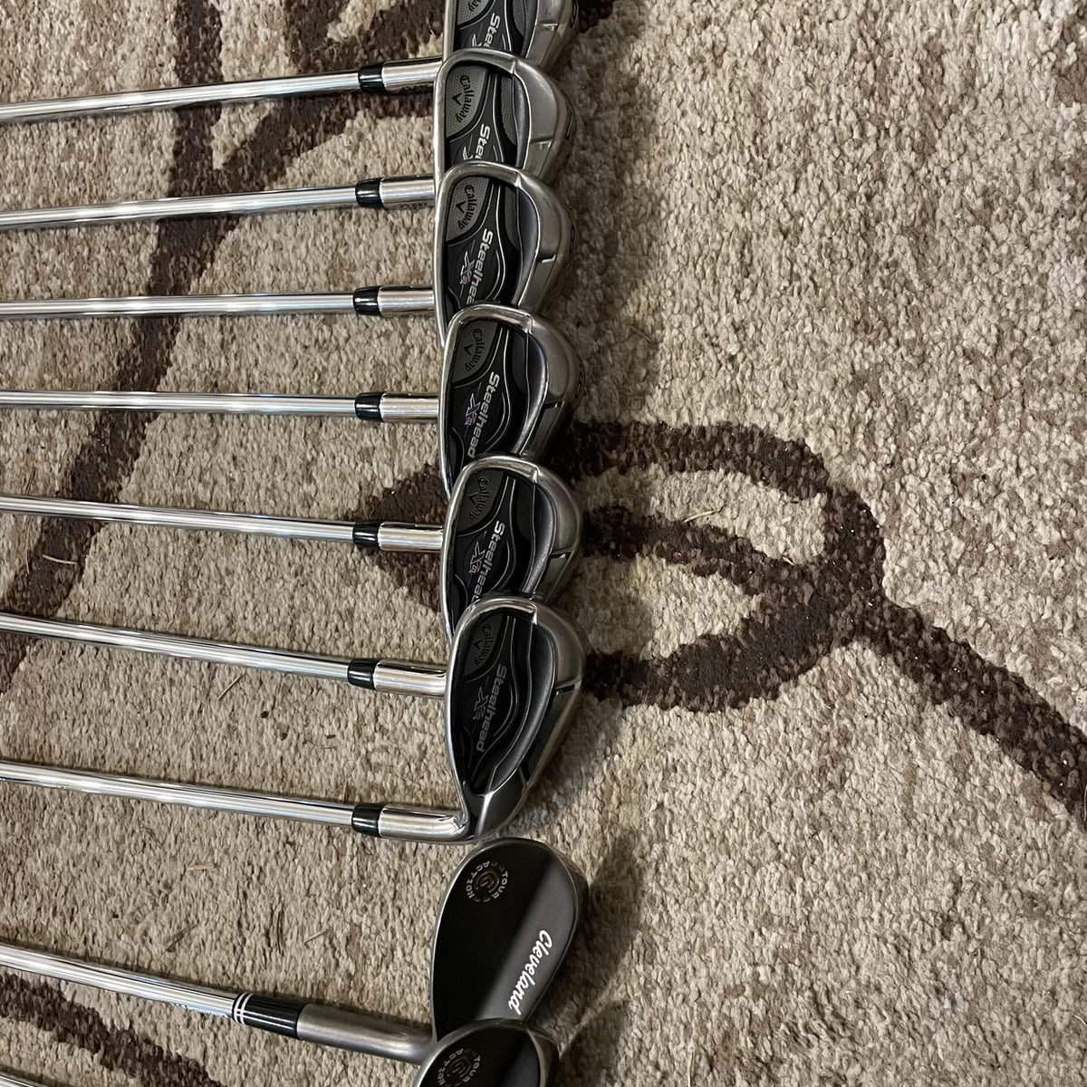 Men's RH Steelhead XR Reg Flex Steel Shaft Iron Set With Cleveland Wedge