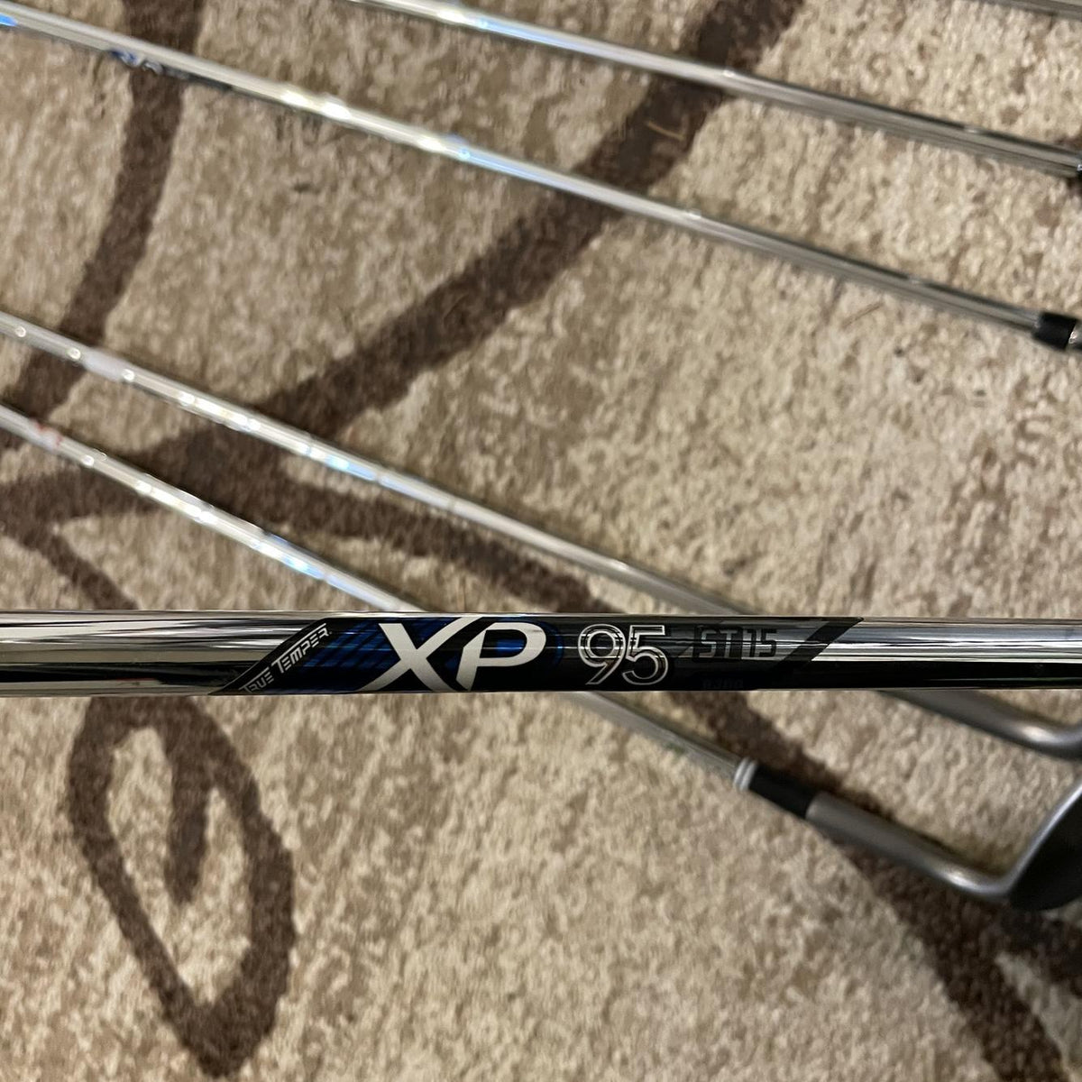 Men's RH Steelhead XR Reg Flex Steel Shaft Iron Set With Cleveland Wedge
