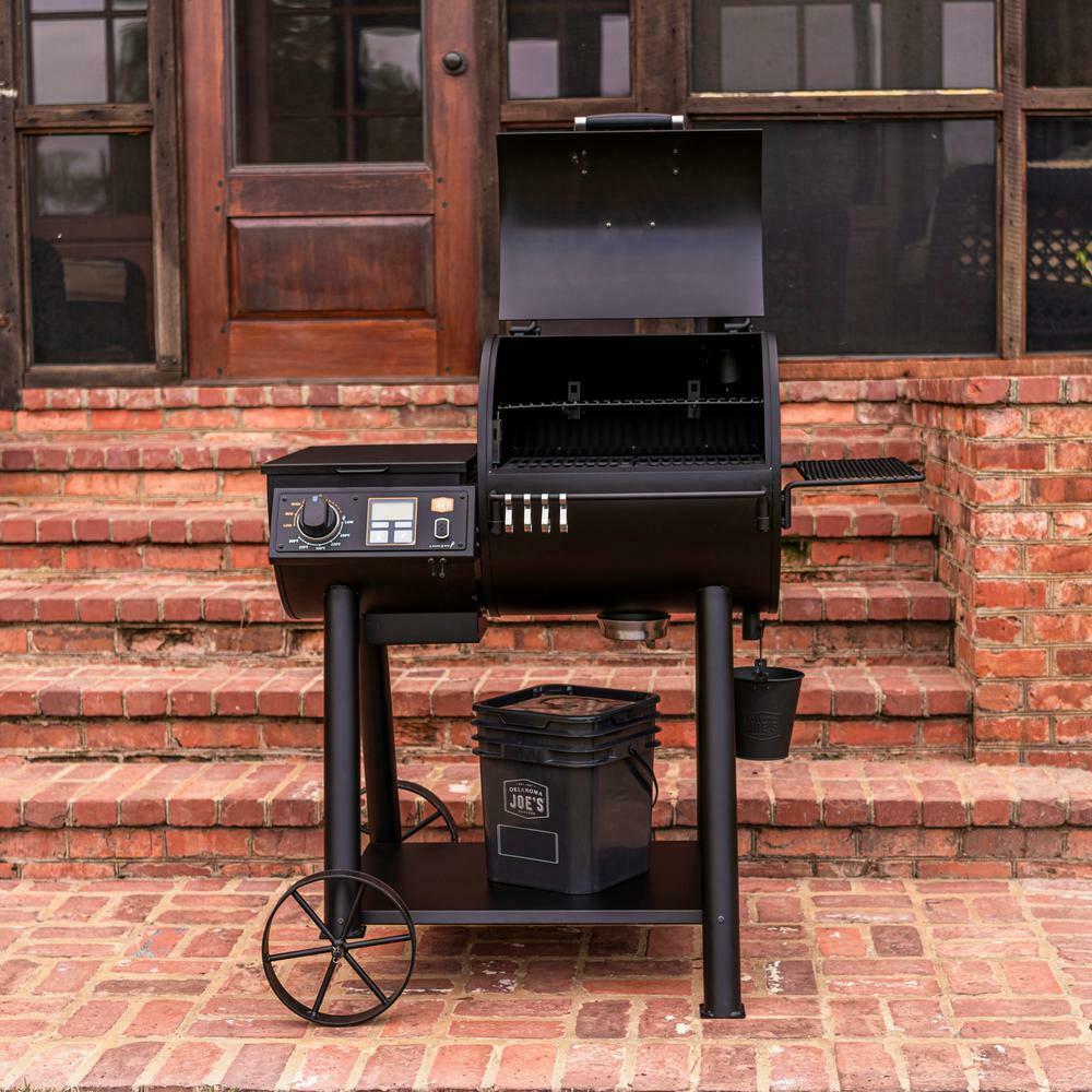Rider 600 Wood Pellet Grill in Black With Rubber Handle and Removable Ash Cup