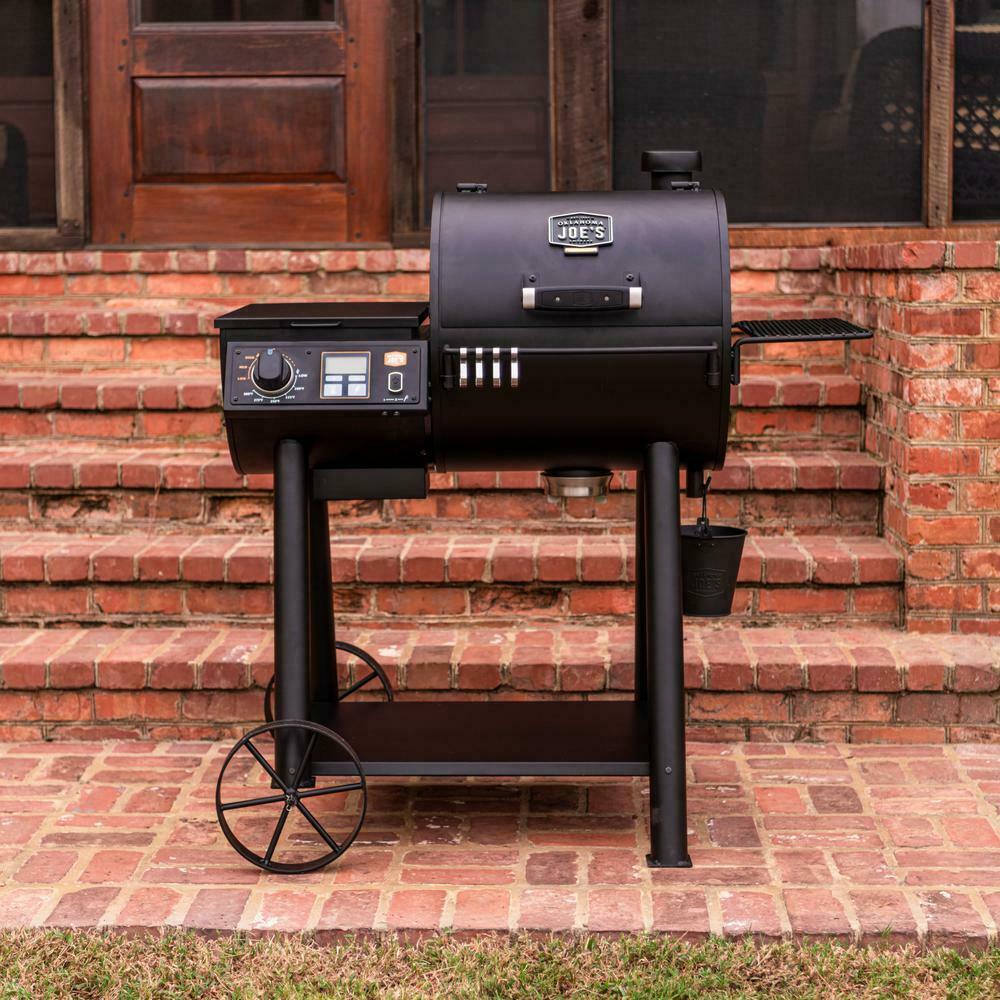 Rider 600 Wood Pellet Grill in Black With Rubber Handle and Removable Ash Cup
