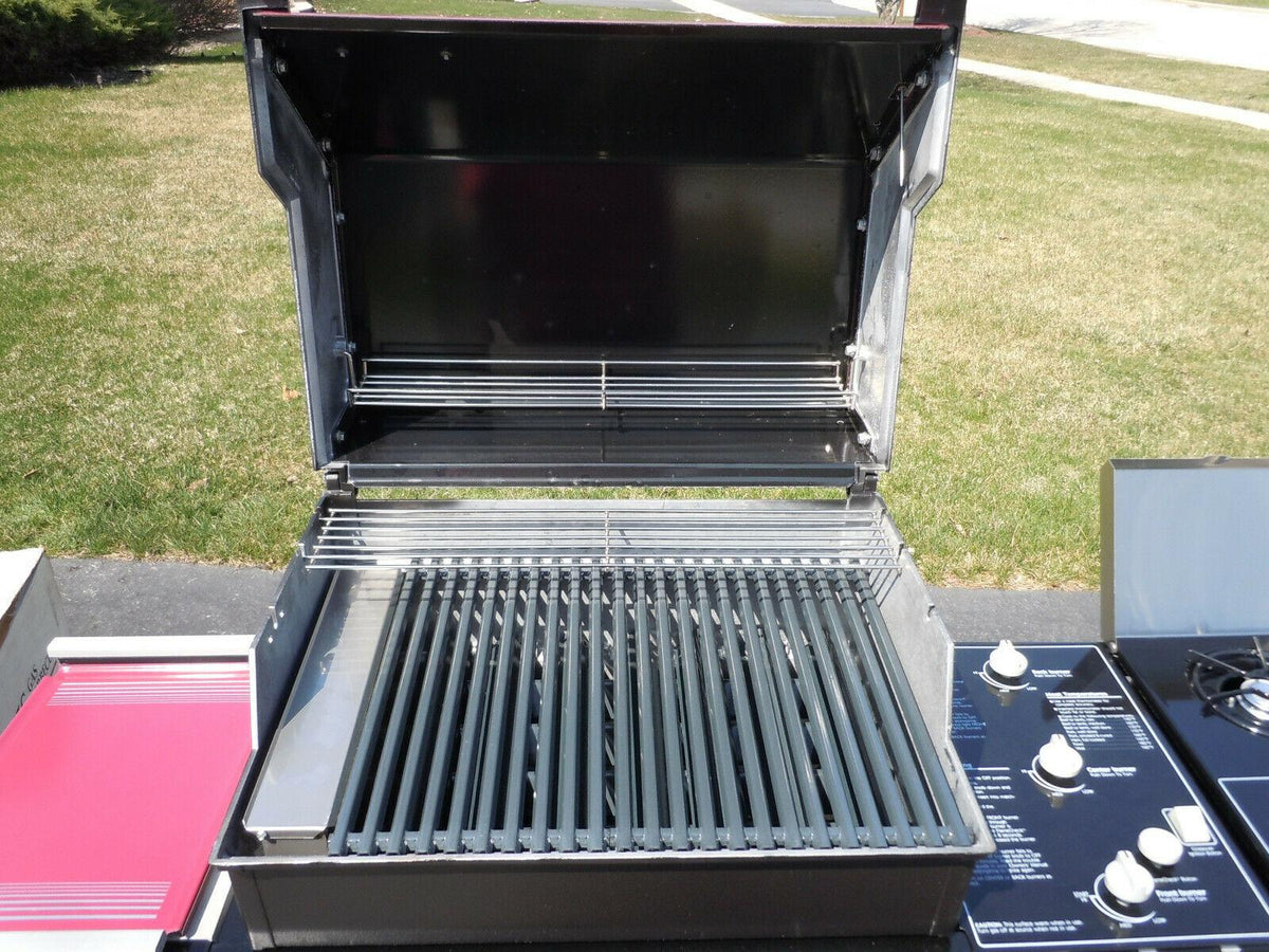 Vintage 80's Genesis 5 Burgundy Gas Grill #493001 1988 Collector Quality