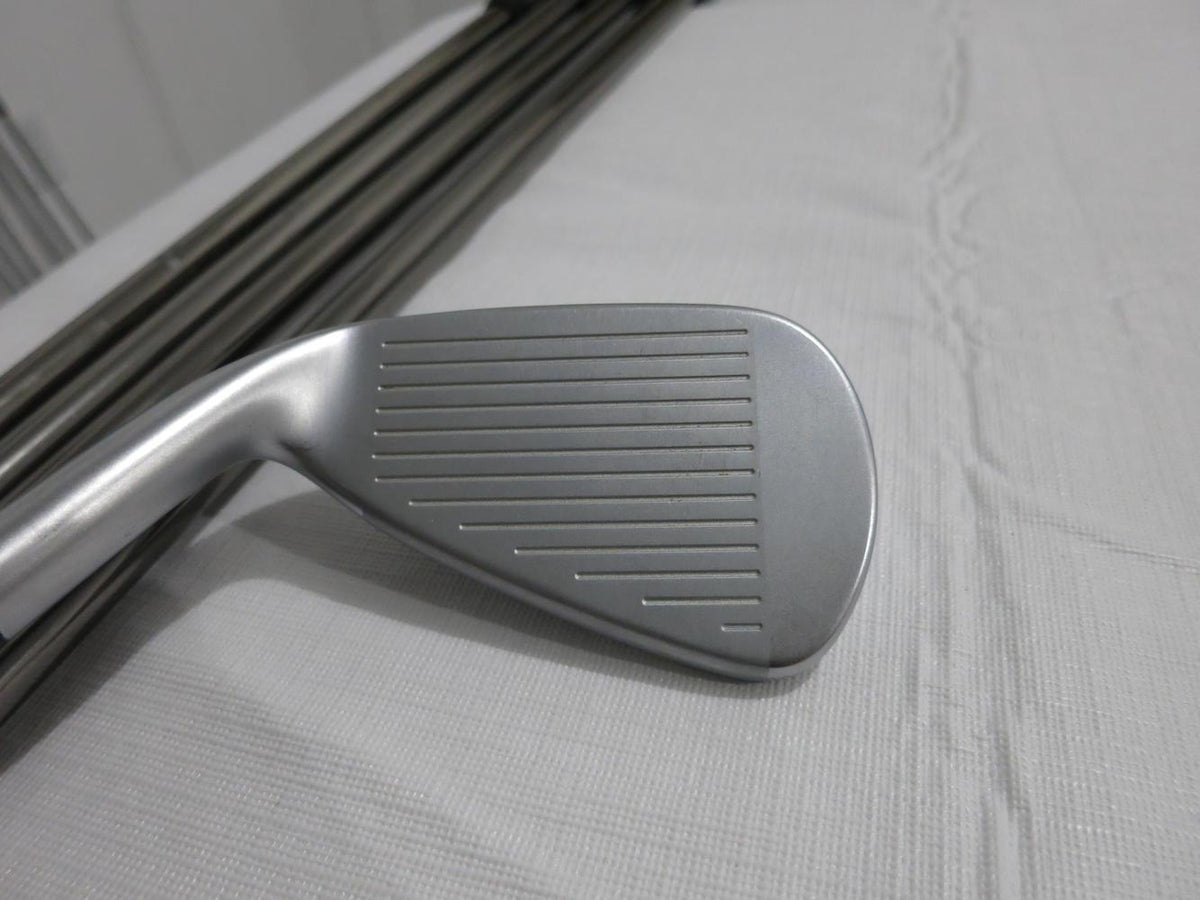 Mizuno JPX-921 Hot Metal Iron Set - 5-PW, GW- Recoil 460 Regular Graphite - MINT