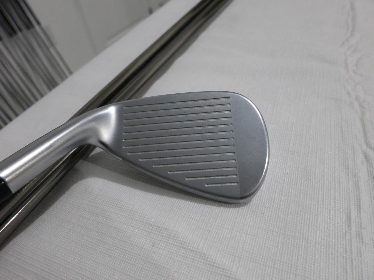 Mizuno JPX-921 Hot Metal Iron Set - 5-PW, GW- Recoil 460 Regular Graphite - MINT