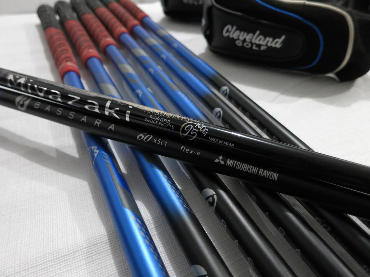 Cleveland CG Black Iron Set - 4H, 5H, 6-PW, GW - Regular Flex Graphite - MINT