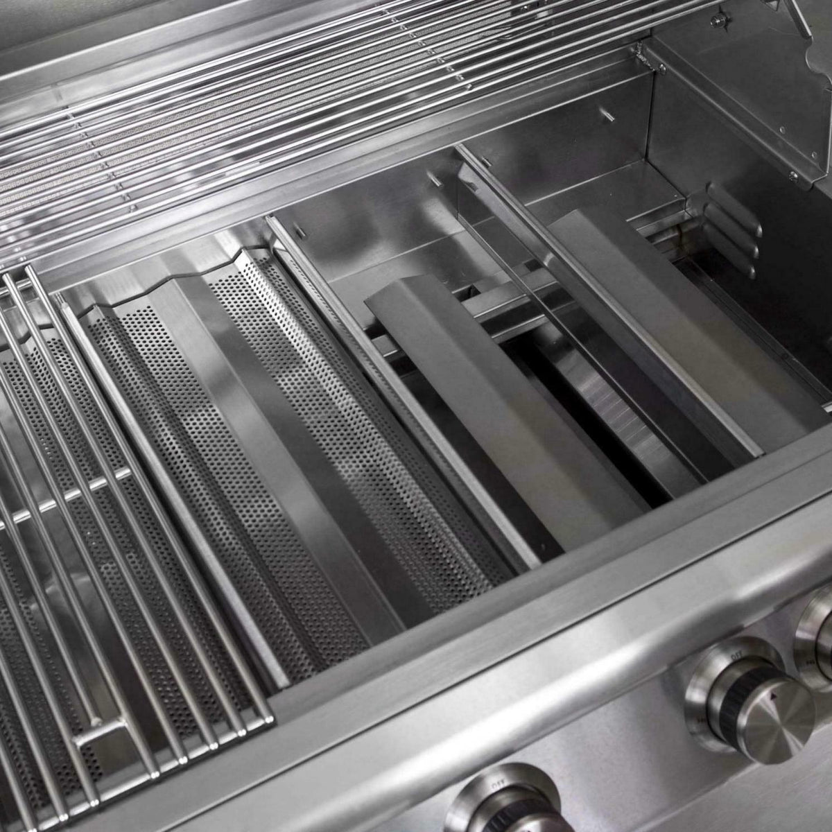 Blaze Grills BLZ-4LTE-NG 32-Inch Built-In 4-Burner Natural Gas Grill with Lights