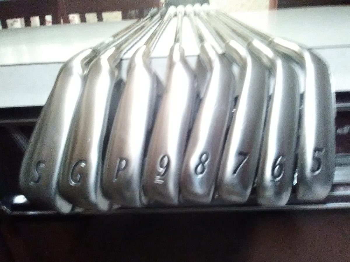 Used Men's Wilson Staff Right Handed Iron Set Regular Flex Steel Shaft