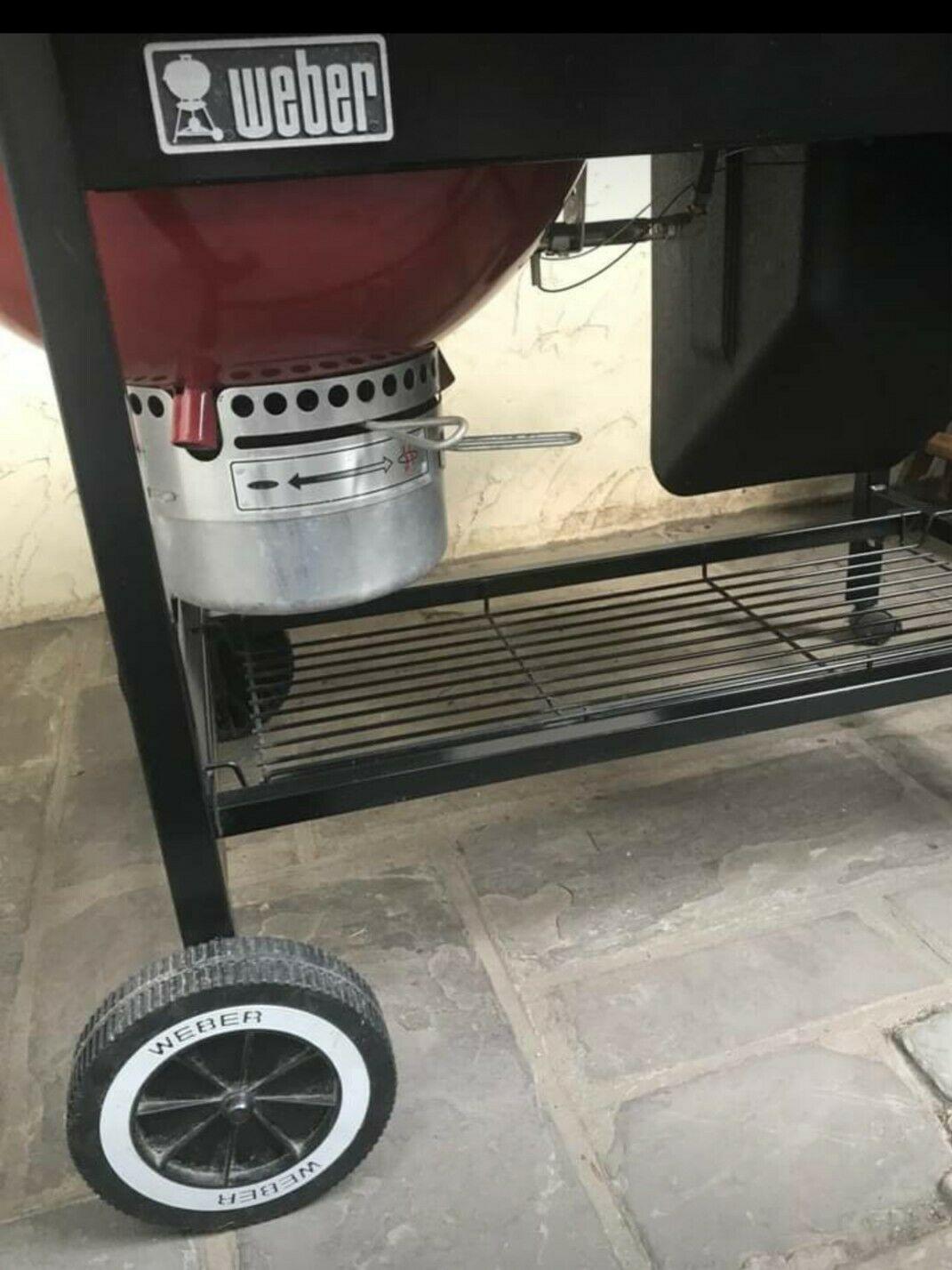WEBER PERFORMER CHARCOAL GRILL IN VG CONDITION