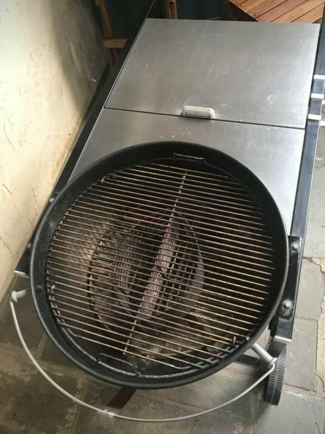 WEBER PERFORMER CHARCOAL GRILL IN VG CONDITION