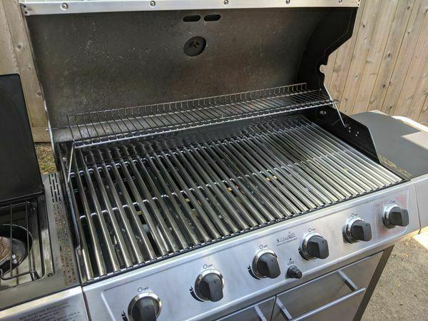 Charbroil - 6 Burner Grill - Stainless
