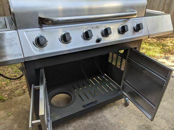 Charbroil - 6 Burner Grill - Stainless