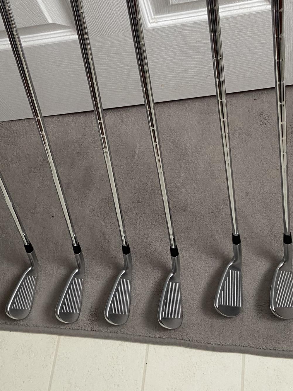 Used Men's Mizuno Right Handed JPX 919 Iron Set Regular Flex Steel Shaft