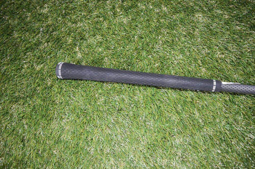 Mizuno 	ST200 	9.5 Driver	Left Handed 	45.5"	Graphite 	Stiff	New Grip